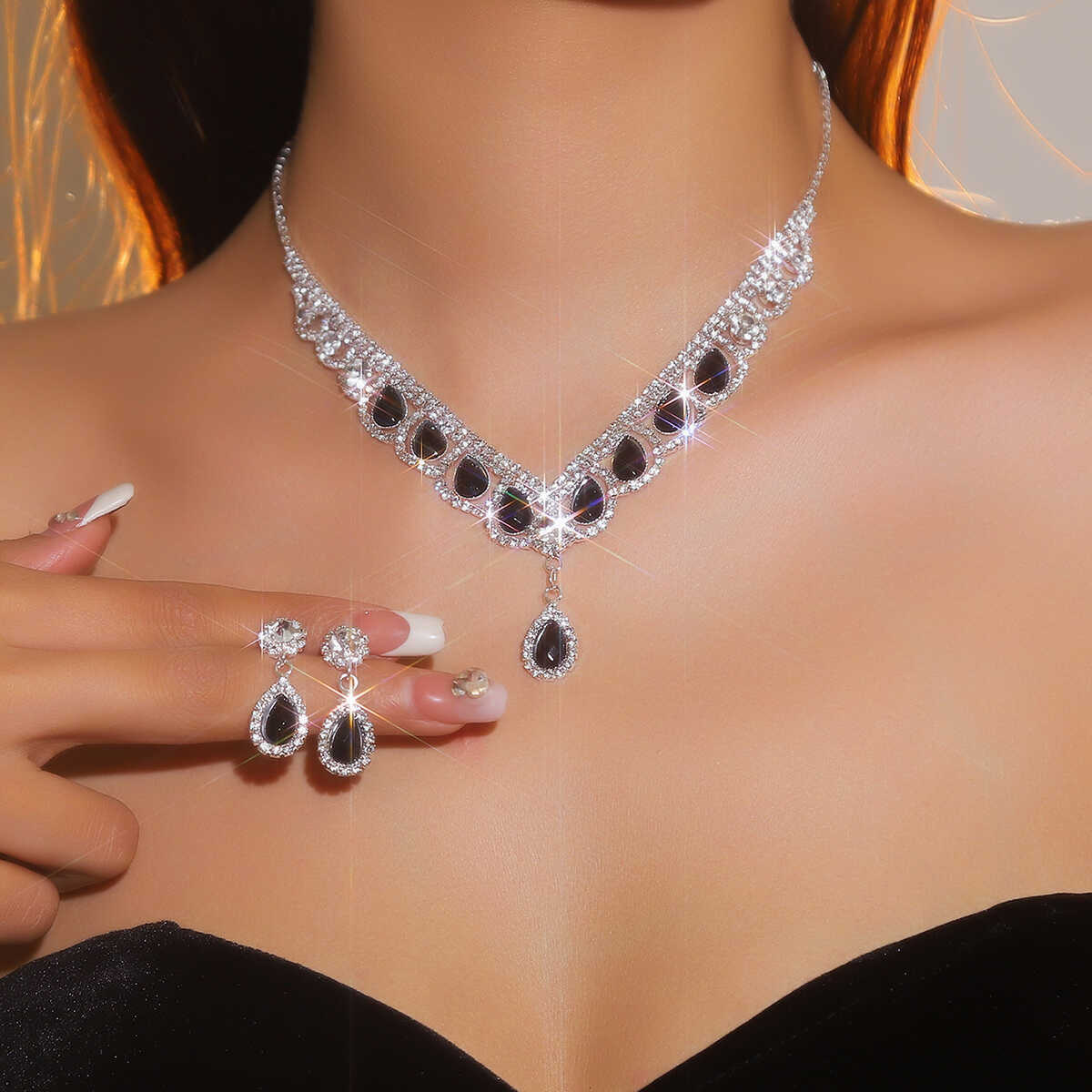 Al Ain Jewelry & Watches Exhibition 2025 - DINGKA Conjunto de Collar y Pendientes