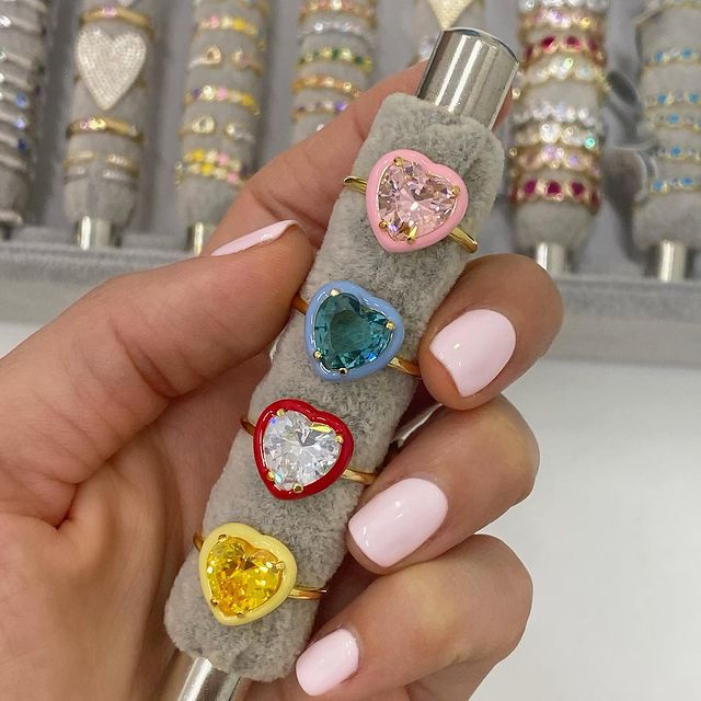 Anillos de circonita cúbica en - Birthstone Ring Set reseña y precio