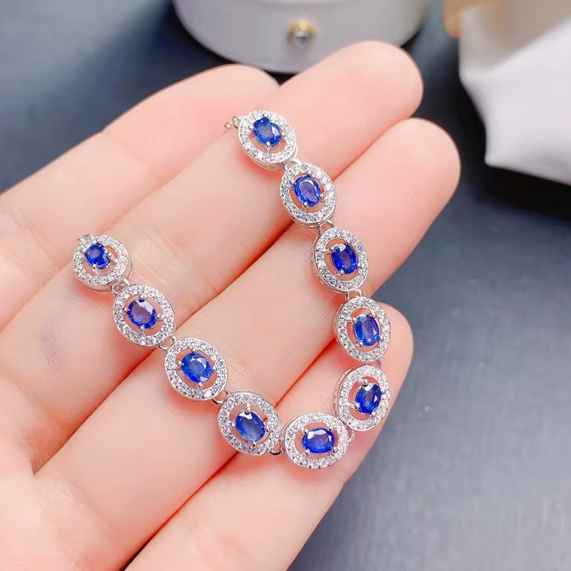 KJJEAXCMY joyería fina de plat - Al Ain Jewelry & Watches Exhibition 2025 reseña y precio