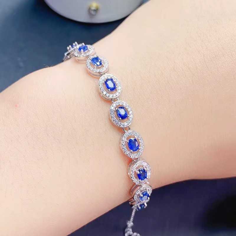 KJJEAXCMY joyería fina de plat - Al Ain Jewelry & Watches Exhibition 2025 reseña y precio